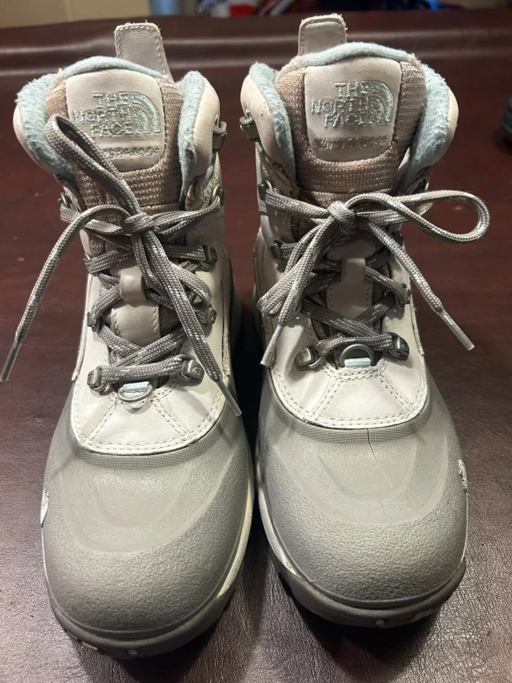 The North Face Women's Primaloft size 8 1/2 Winter Boots Mint/white/grey